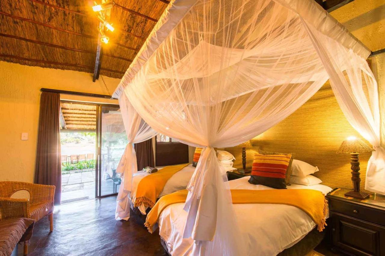 Umkumbe Safari Lodge Riverside Skukuza Bagian luar foto