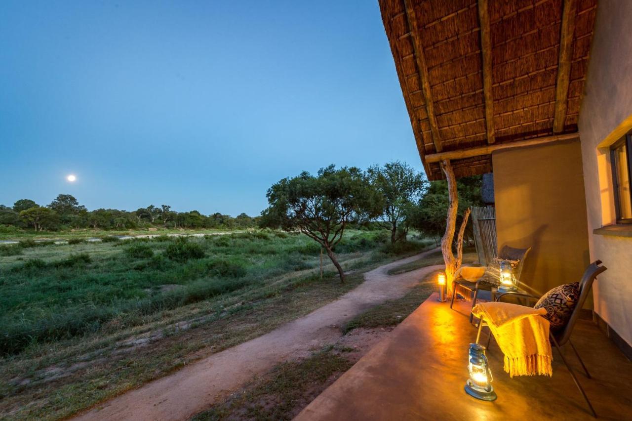 Umkumbe Safari Lodge Riverside Skukuza Bagian luar foto