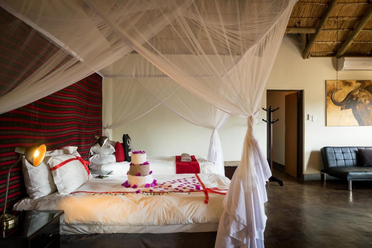 Umkumbe Safari Lodge Riverside Skukuza Bagian luar foto