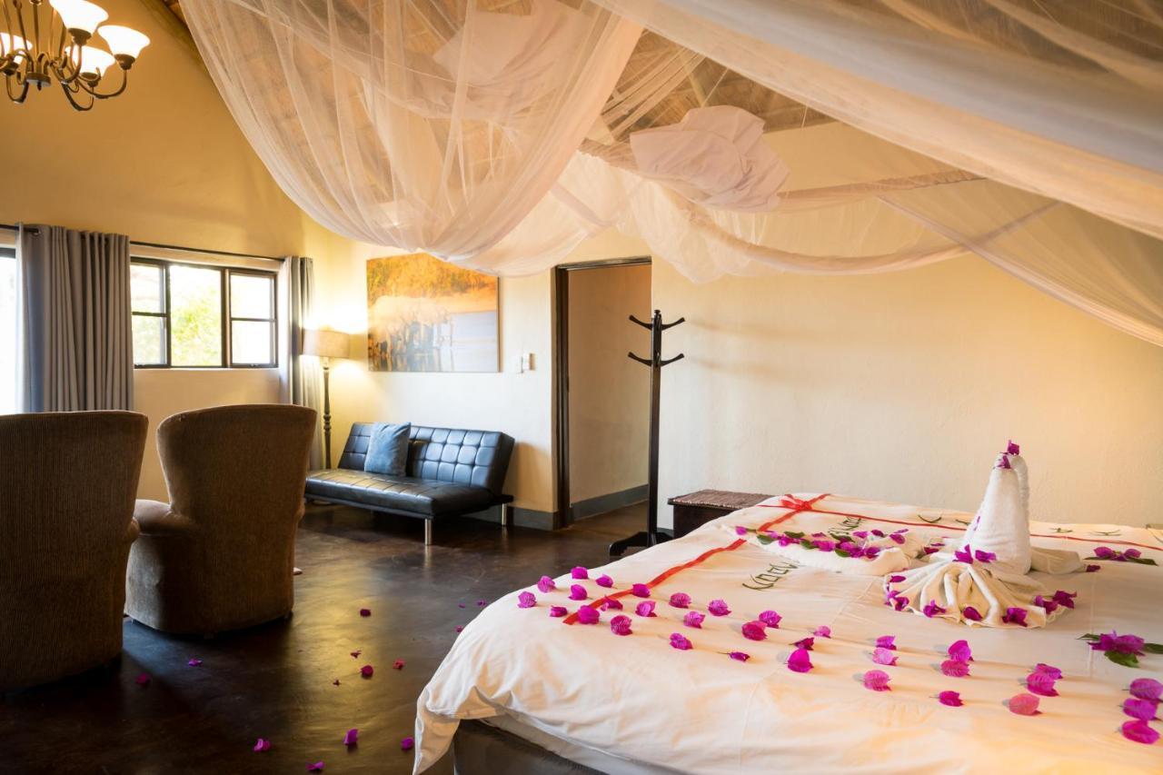 Umkumbe Safari Lodge Riverside Skukuza Bagian luar foto