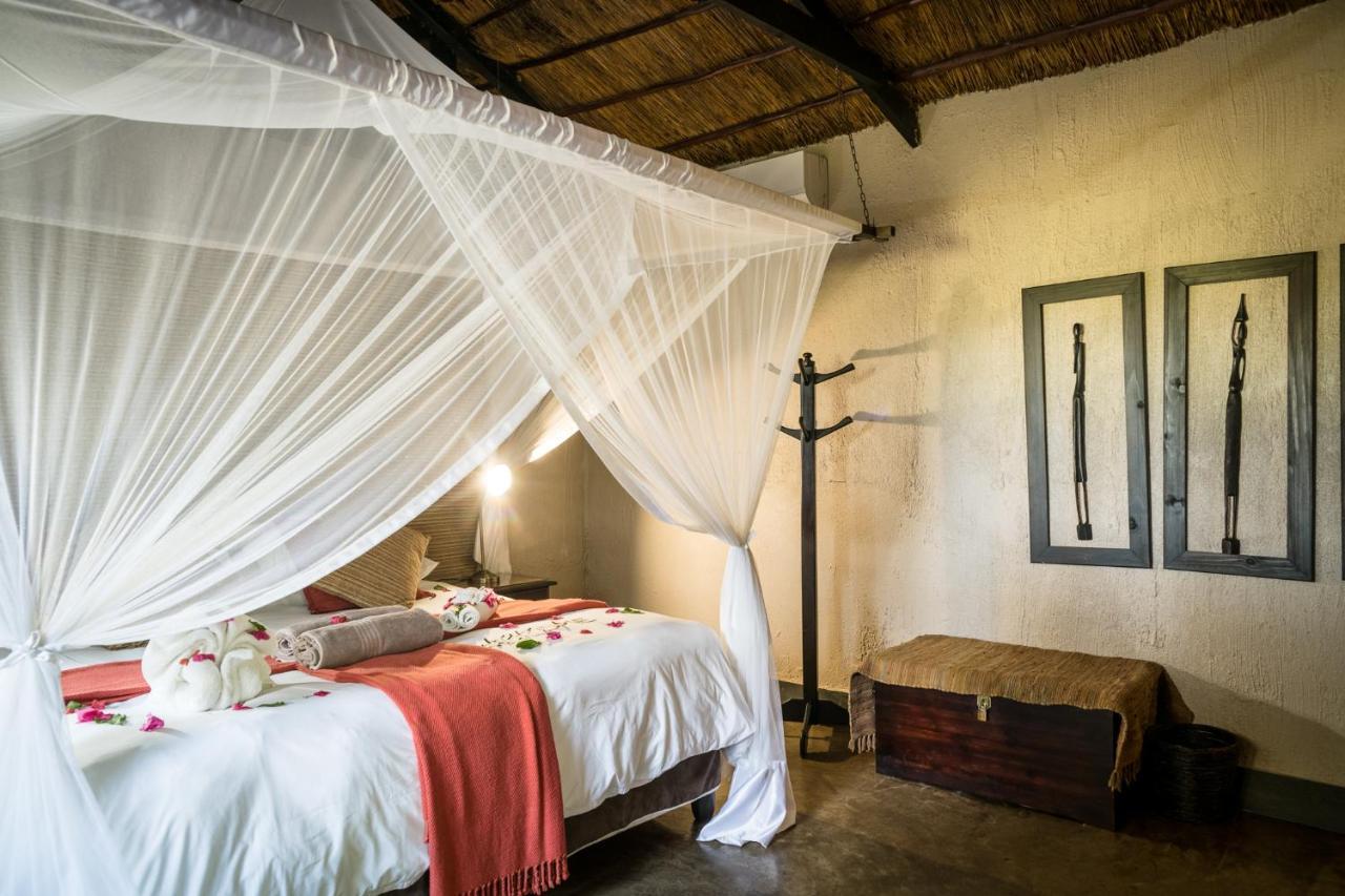 Umkumbe Safari Lodge Riverside Skukuza Bagian luar foto