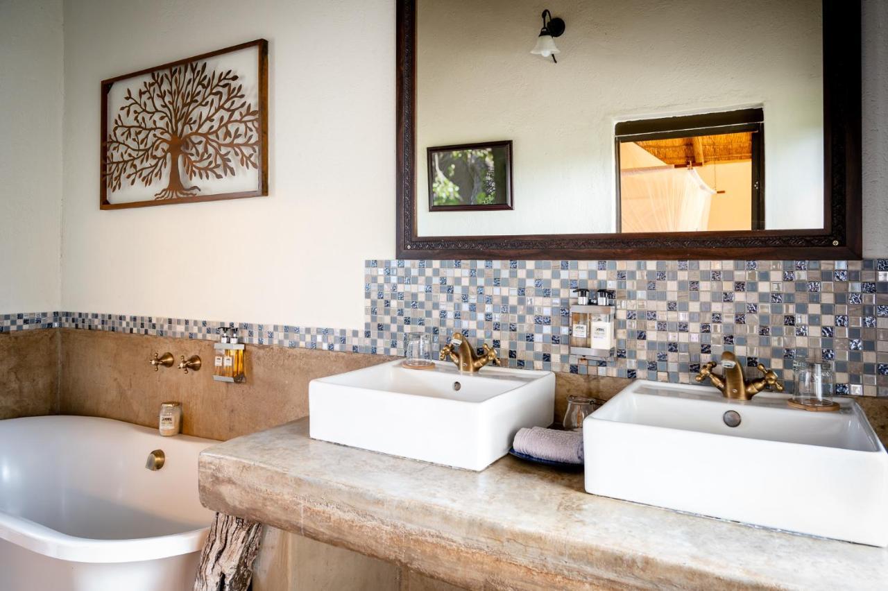 Umkumbe Safari Lodge Riverside Skukuza Bagian luar foto