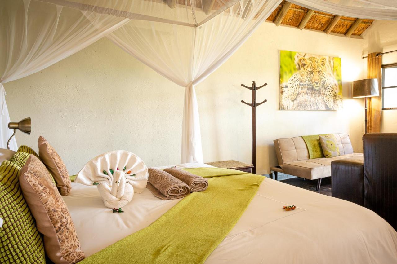 Umkumbe Safari Lodge Riverside Skukuza Bagian luar foto