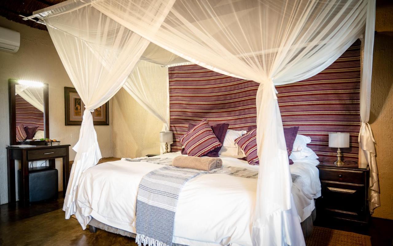 Umkumbe Safari Lodge Riverside Skukuza Bagian luar foto