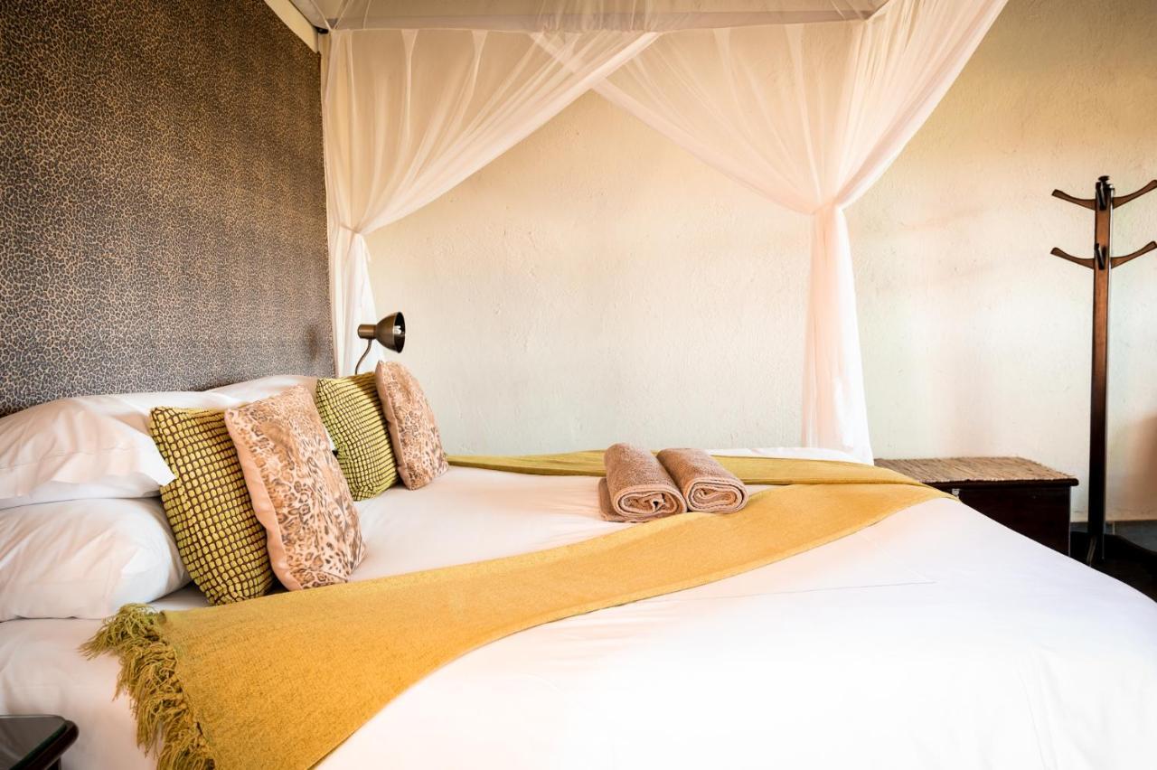 Umkumbe Safari Lodge Riverside Skukuza Bagian luar foto